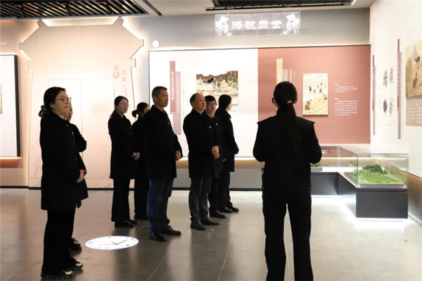 湖北雲夢法院組織幹警參觀中華法係研究培訓基地