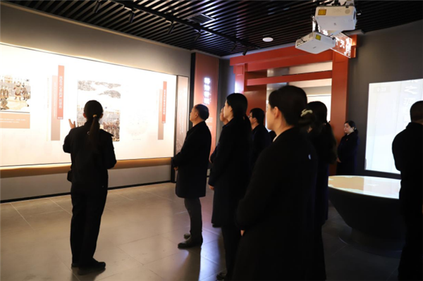 湖北雲夢法院組織幹警參觀中華法係研究培訓基地