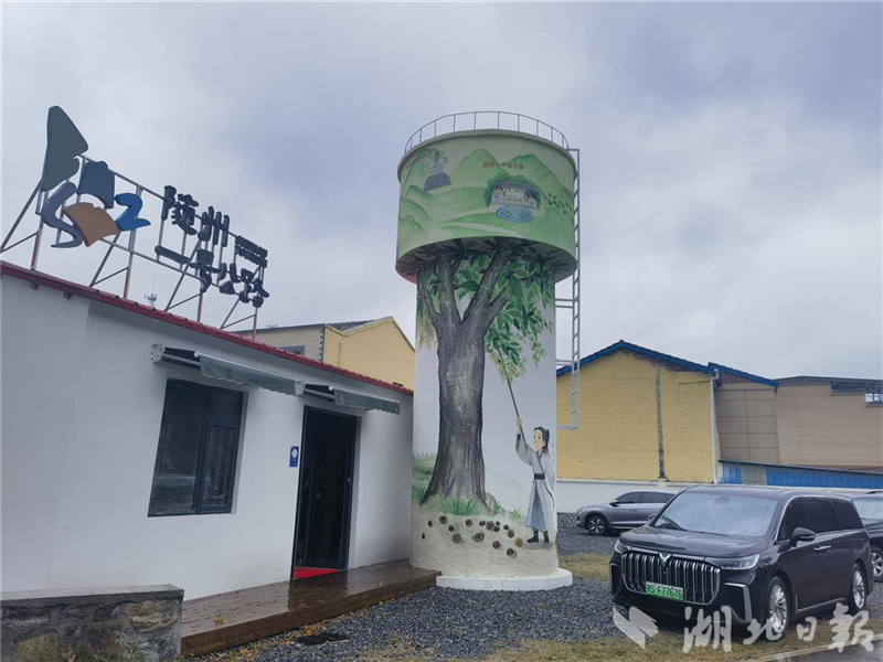 一线串景吸引千万游客 随州“心形”公路画圆