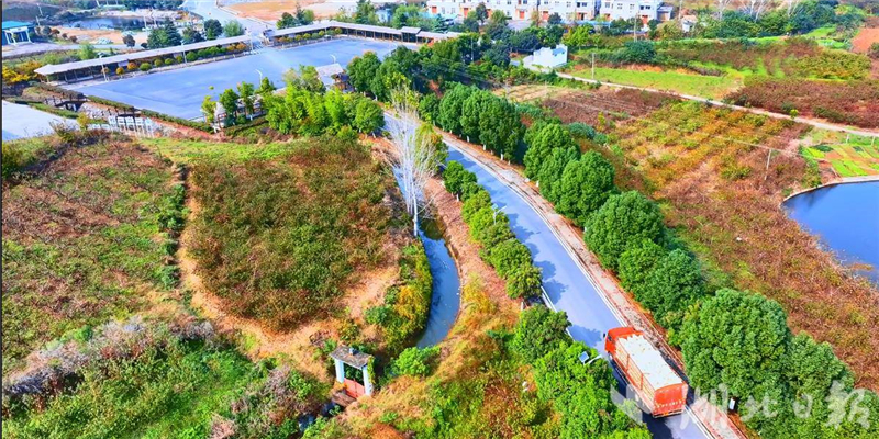 一线串景吸引千万游客 随州“心形”公路画圆