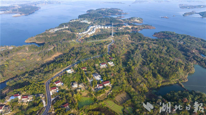 一线串景吸引千万游客 随州“心形”公路画圆