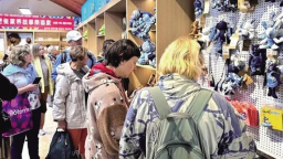 百万外国游客在张家界武陵源“慢下来”