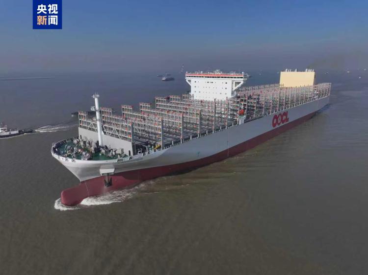 “巨无霸”出江！超大型集装箱船在江苏南通试航