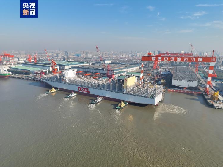“巨无霸”出江！超大型集装箱船在江苏南通试航