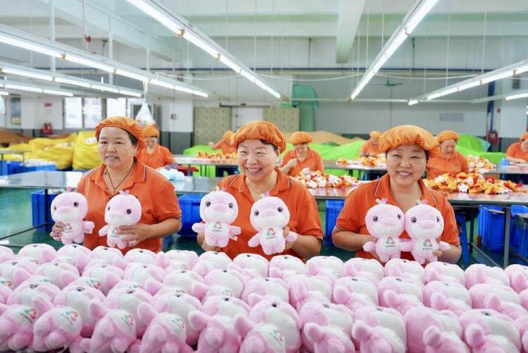 卖出6.8亿，十五运会吉祥物如何成为顶流？| 热财经